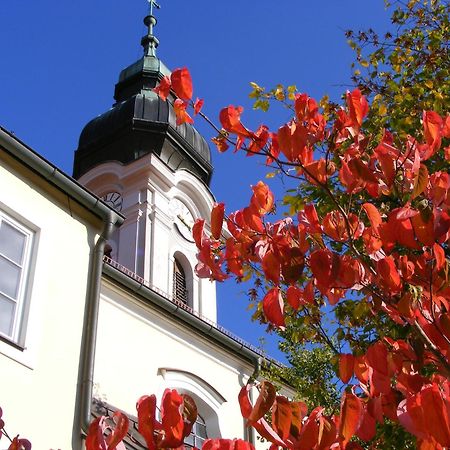 Haus Der Begegnung Heilig Geist Hotel Burghausen Bagian luar foto