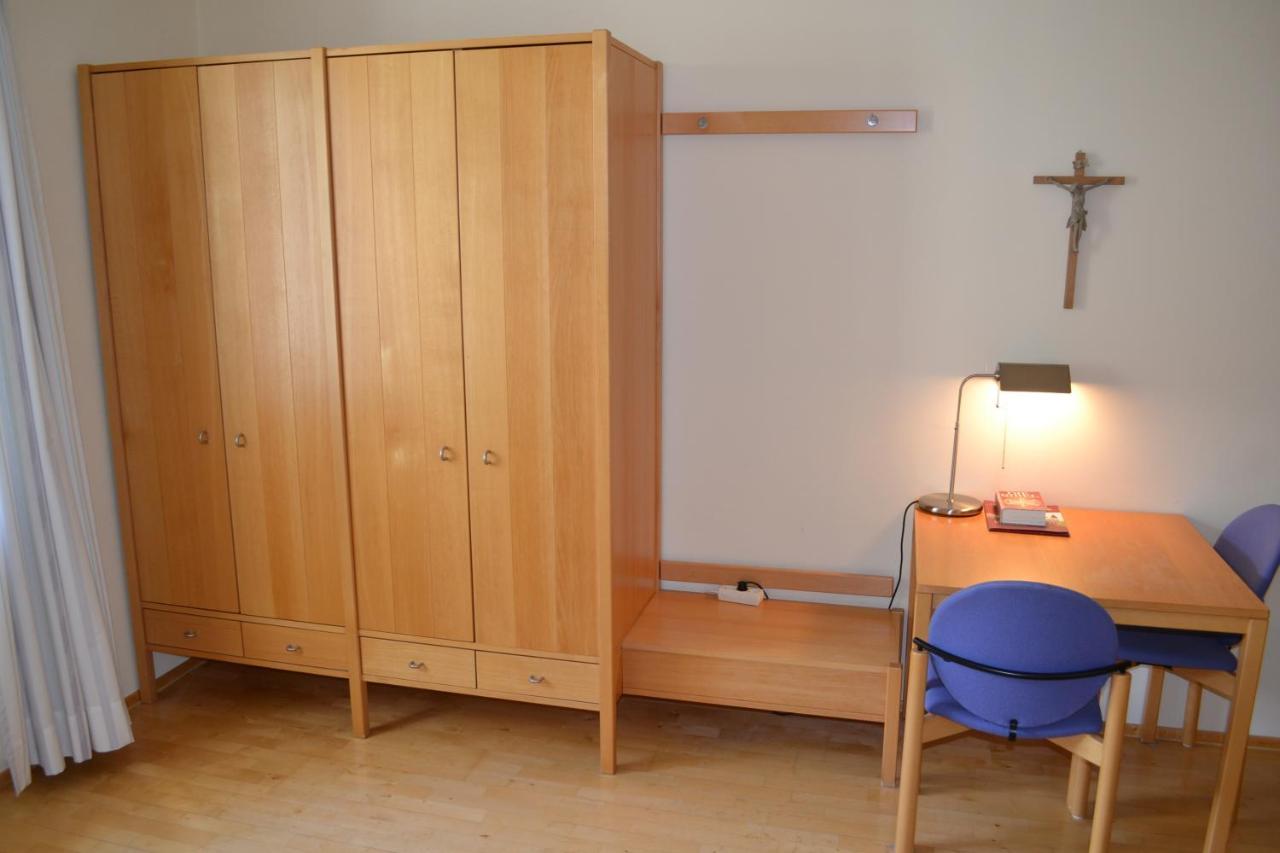 Haus Der Begegnung Heilig Geist Hotel Burghausen Bagian luar foto