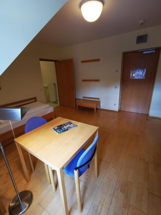 Haus Der Begegnung Heilig Geist Hotel Burghausen Bagian luar foto