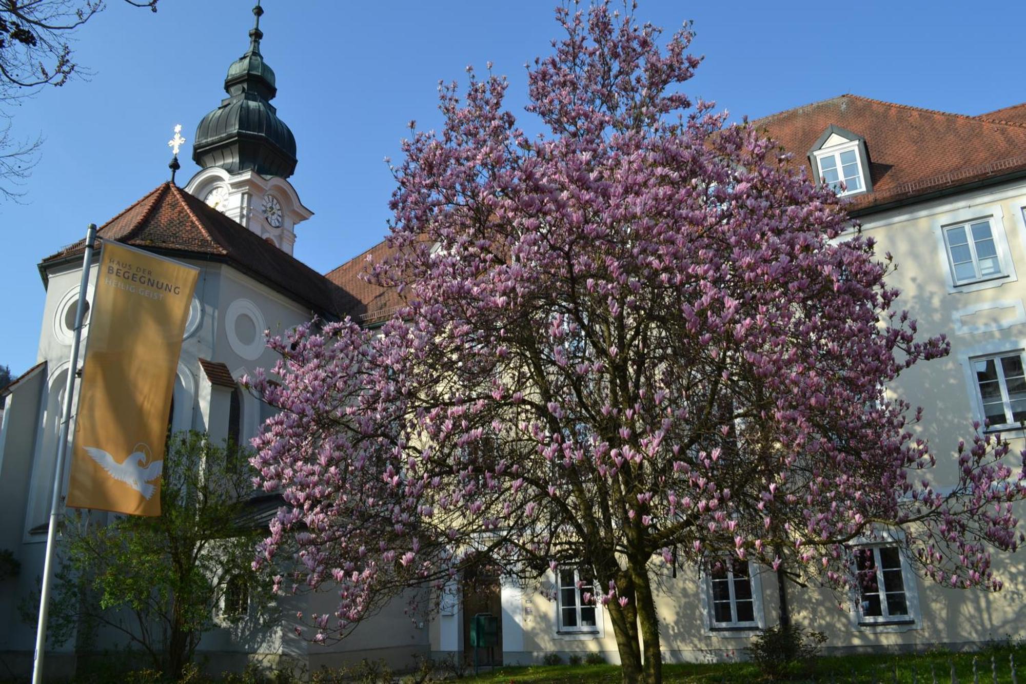 Haus Der Begegnung Heilig Geist Hotel Burghausen Bagian luar foto