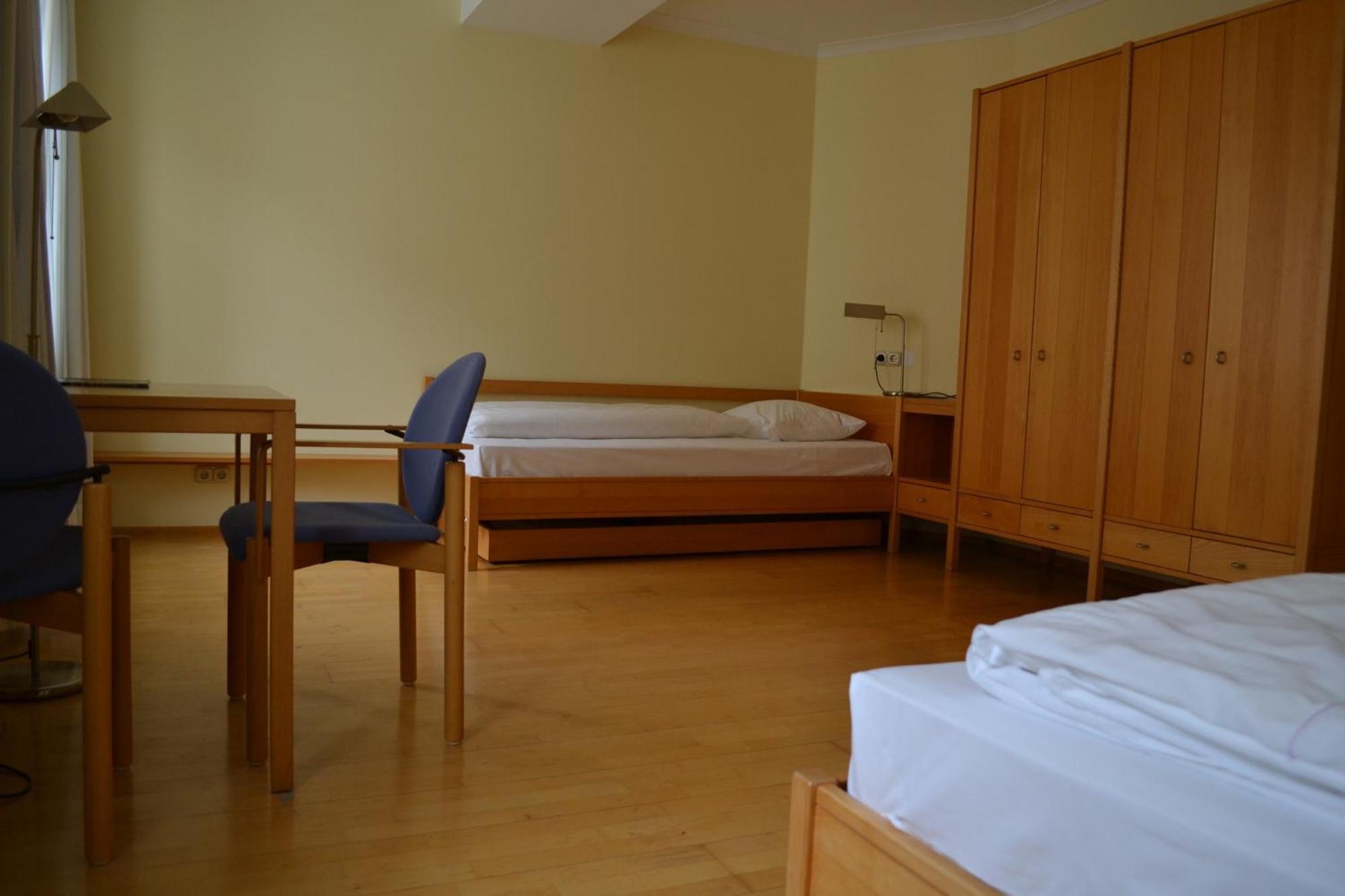 Haus Der Begegnung Heilig Geist Hotel Burghausen Bagian luar foto