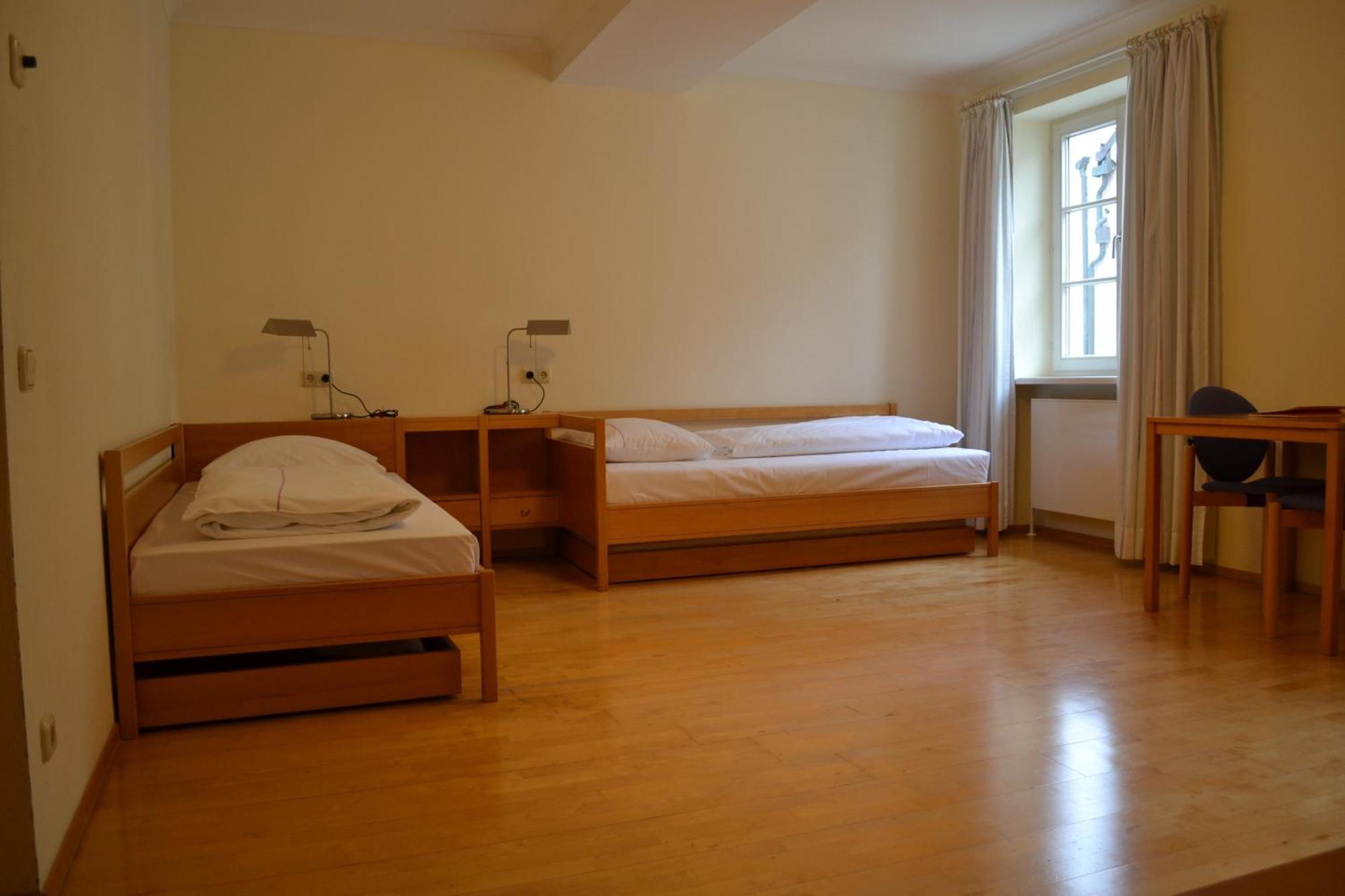 Haus Der Begegnung Heilig Geist Hotel Burghausen Bagian luar foto