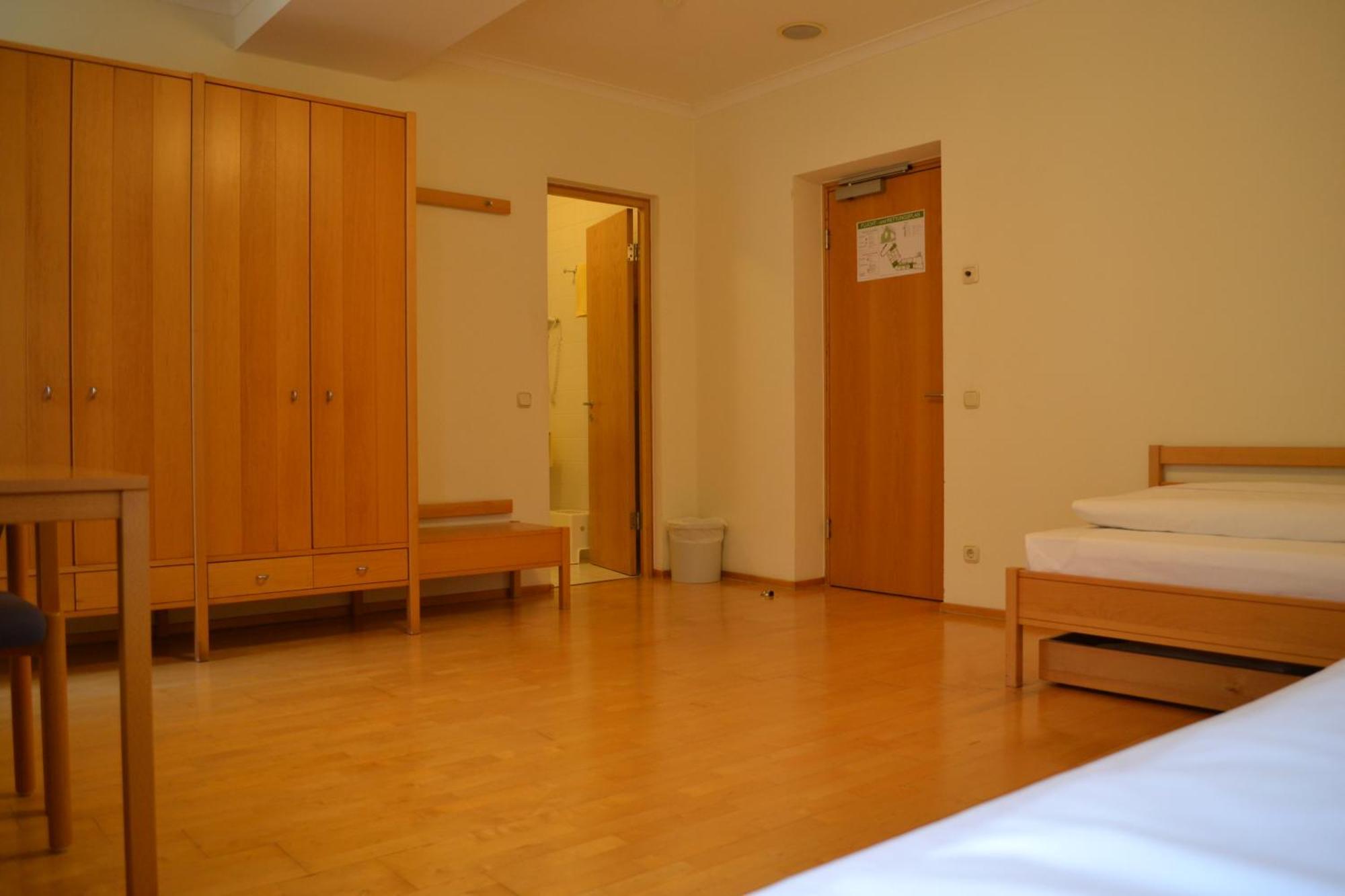 Haus Der Begegnung Heilig Geist Hotel Burghausen Bagian luar foto