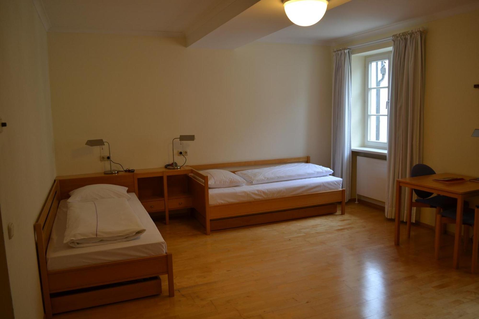Haus Der Begegnung Heilig Geist Hotel Burghausen Bagian luar foto