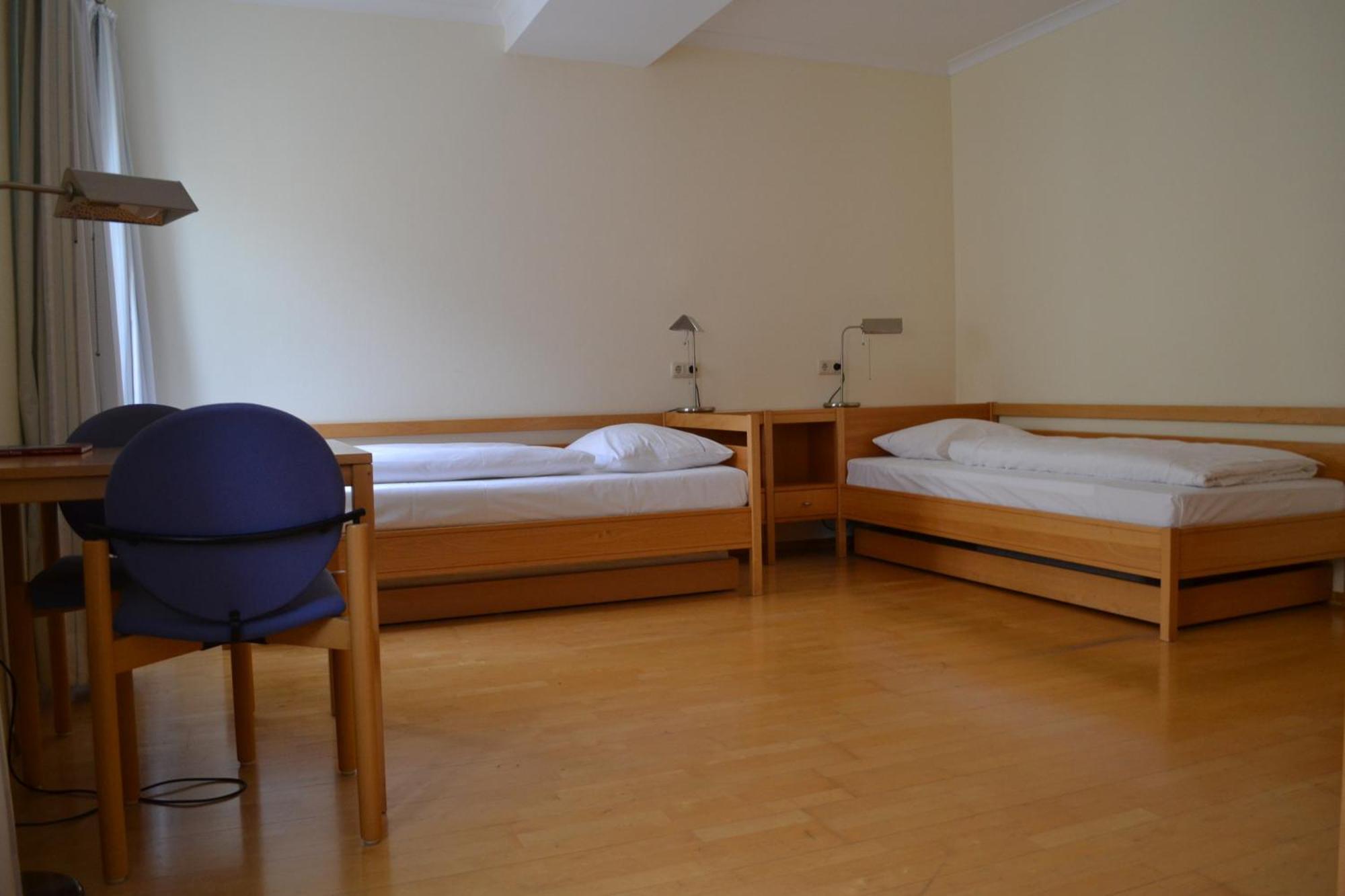 Haus Der Begegnung Heilig Geist Hotel Burghausen Bagian luar foto