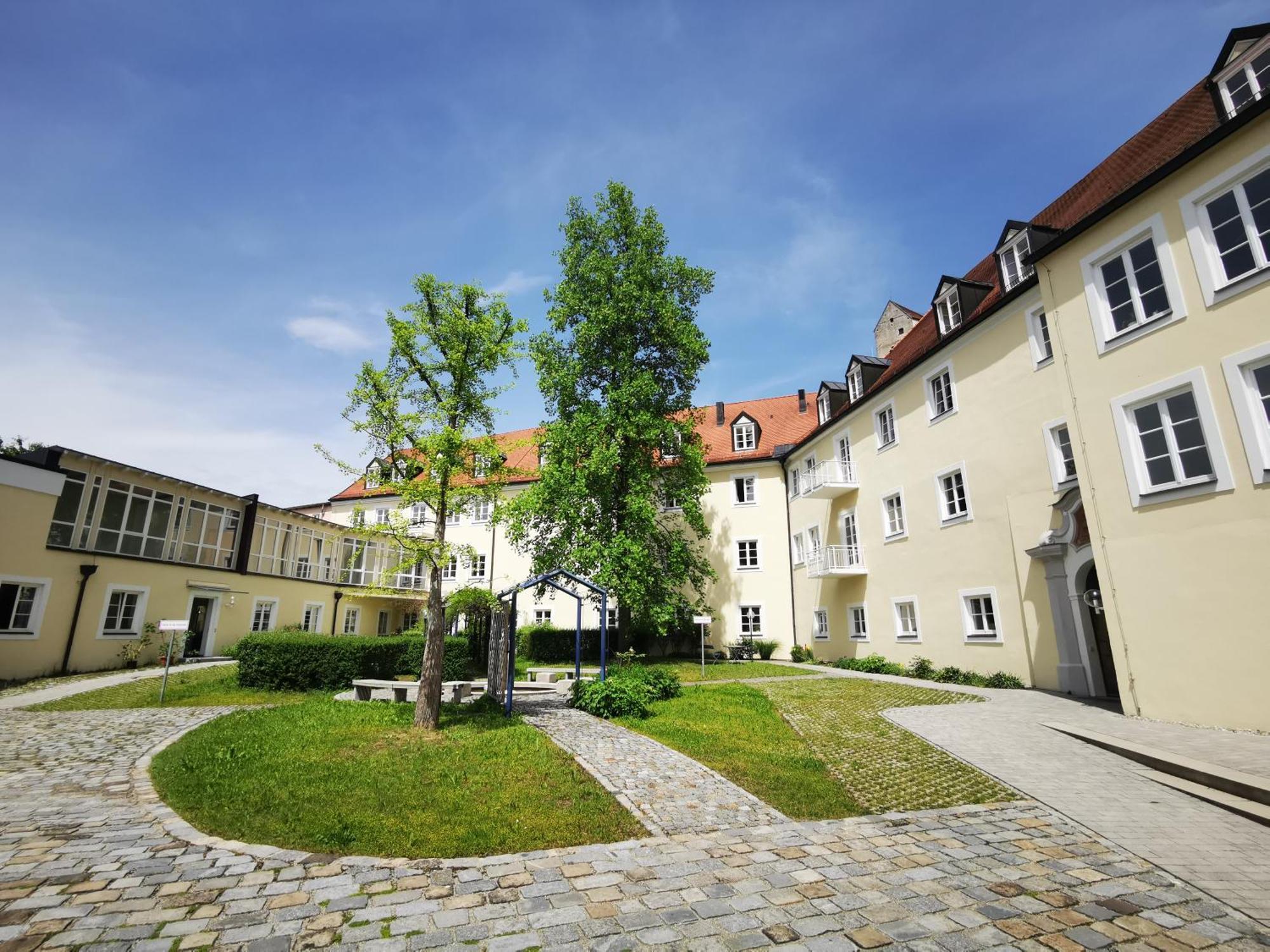Haus Der Begegnung Heilig Geist Hotel Burghausen Bagian luar foto