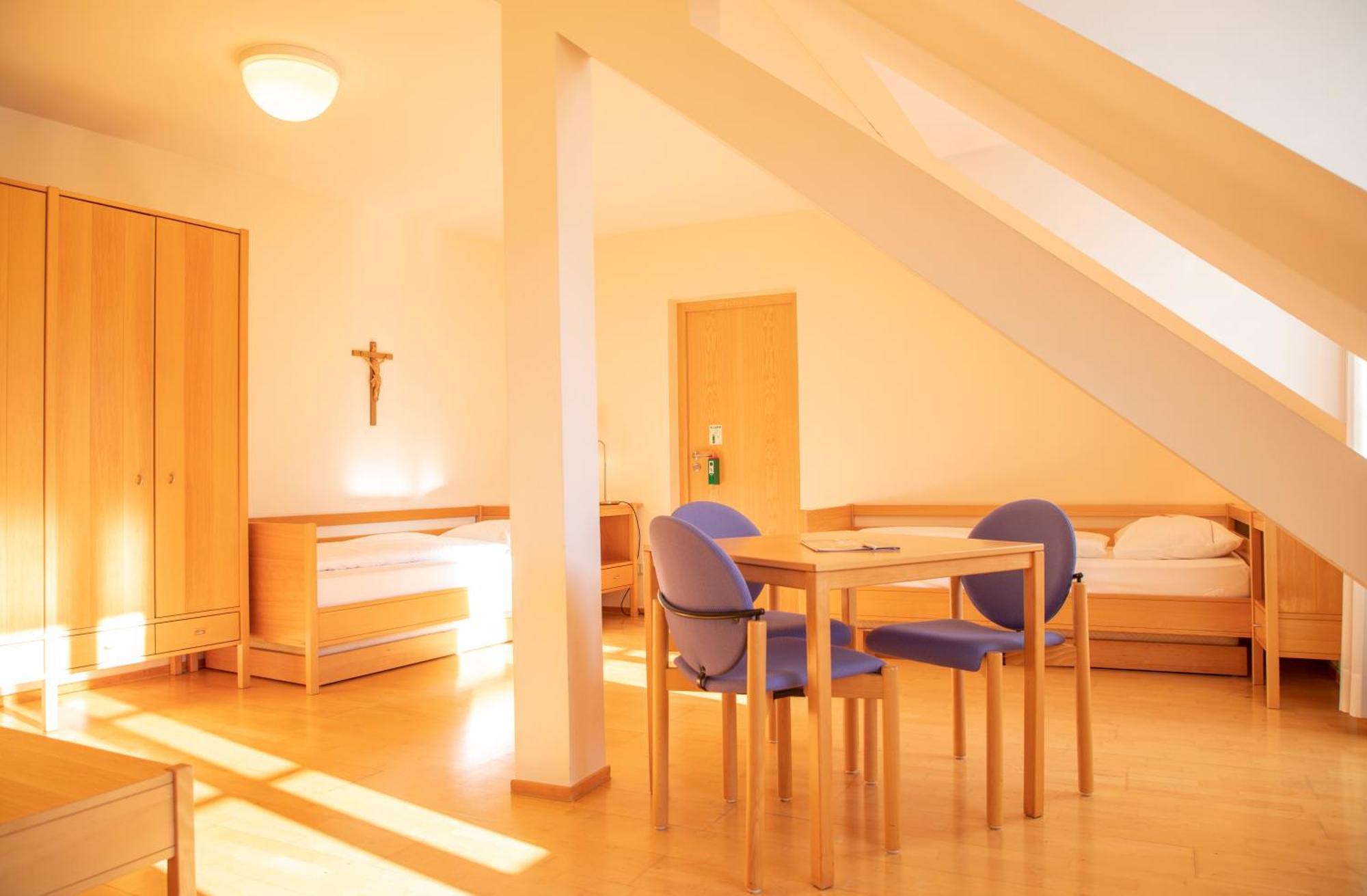 Haus Der Begegnung Heilig Geist Hotel Burghausen Bagian luar foto