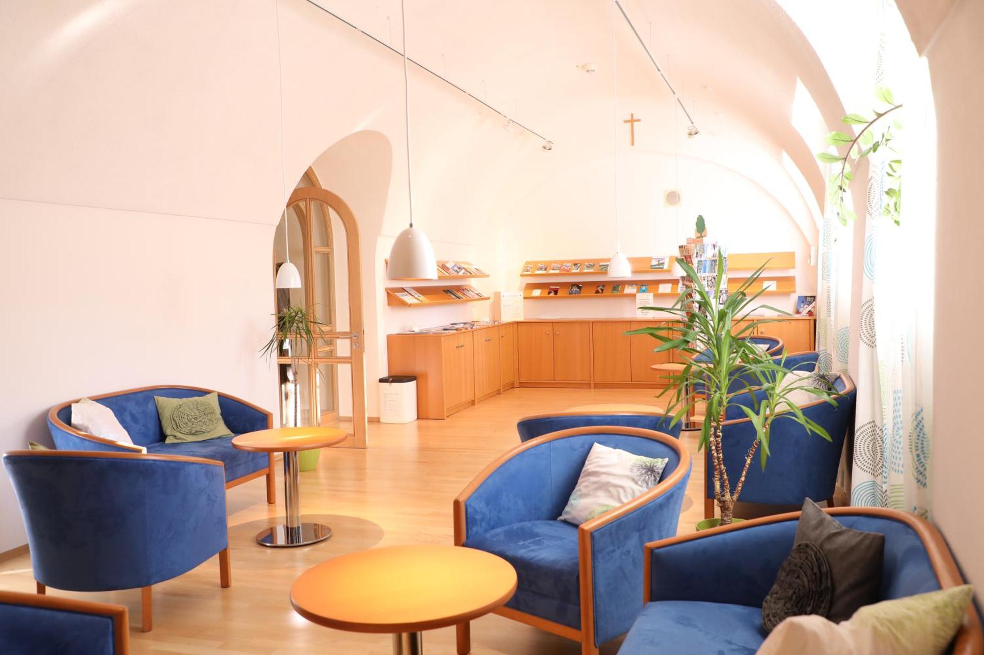 Haus Der Begegnung Heilig Geist Hotel Burghausen Bagian luar foto