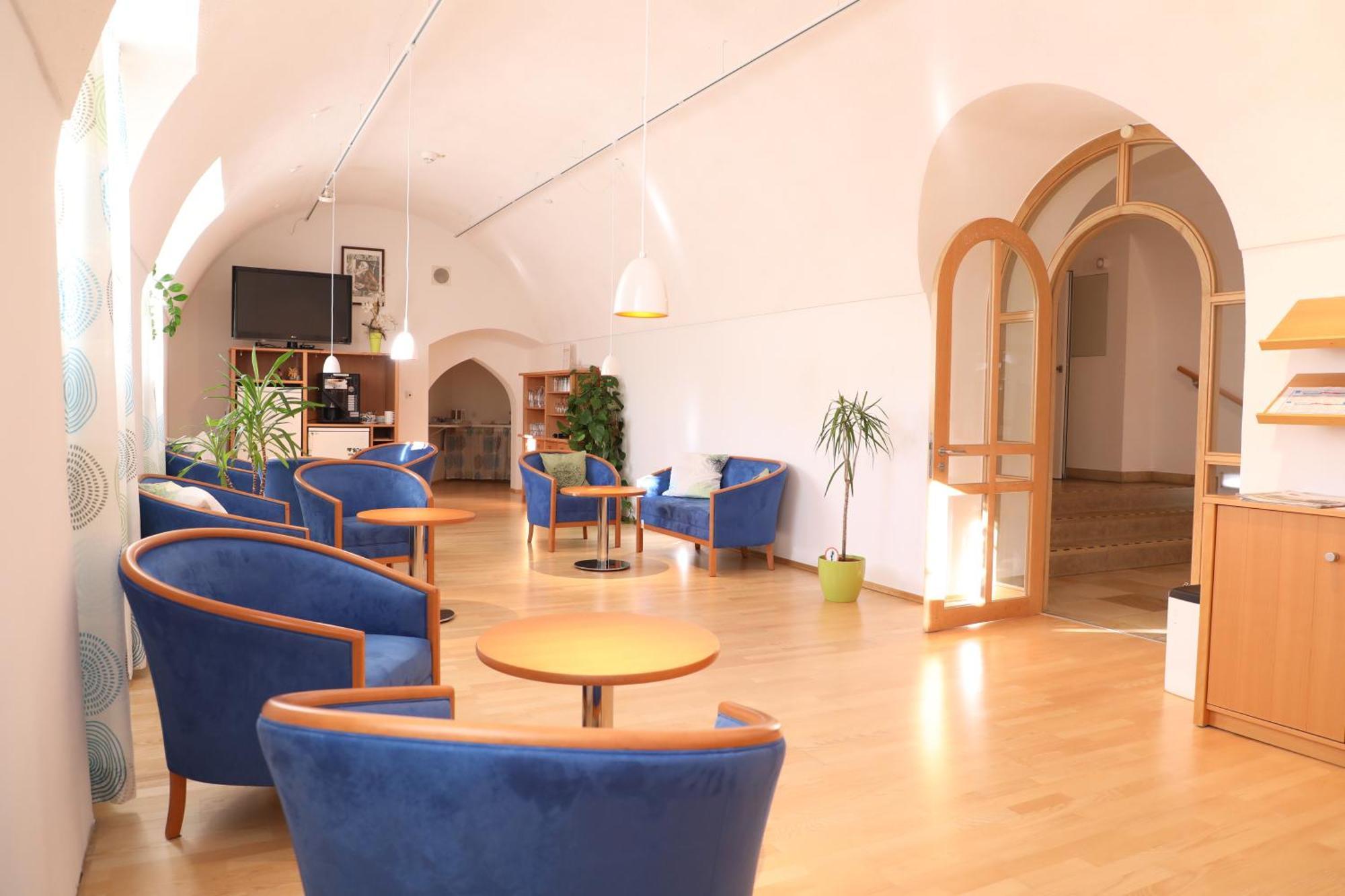 Haus Der Begegnung Heilig Geist Hotel Burghausen Bagian luar foto