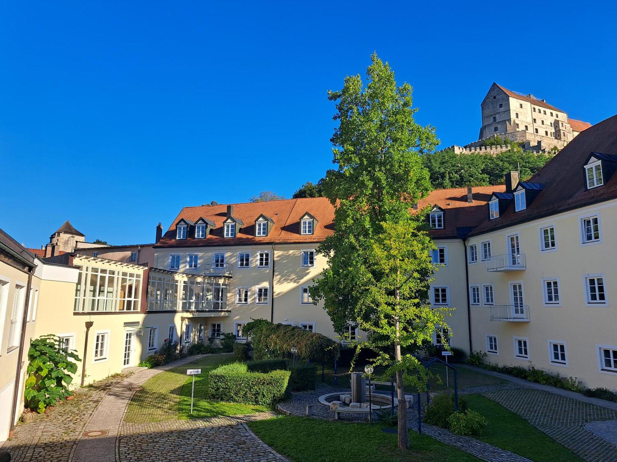 Haus Der Begegnung Heilig Geist Hotel Burghausen Bagian luar foto