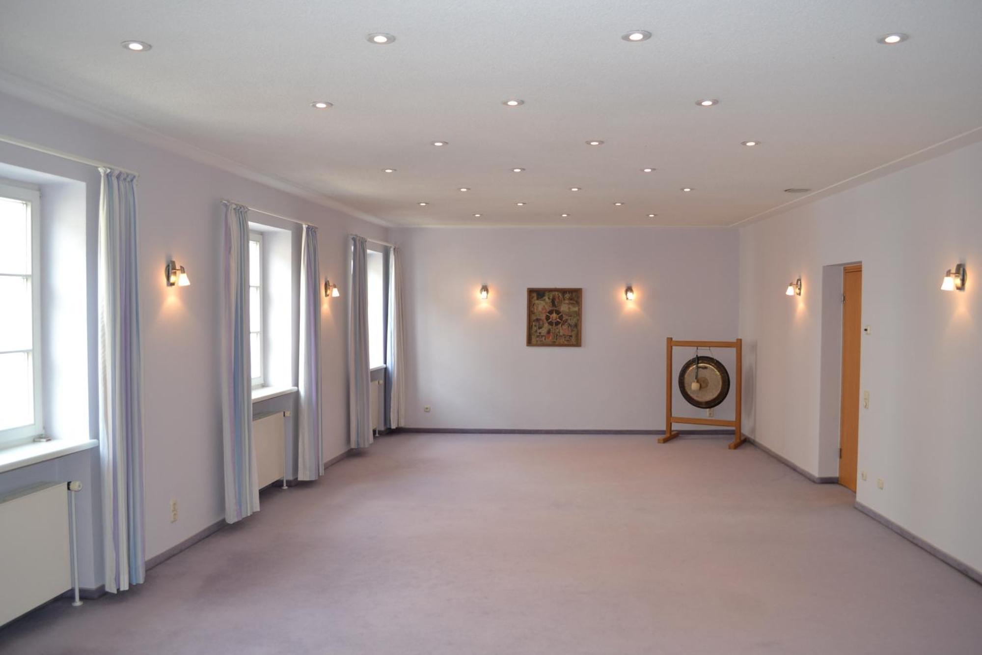 Haus Der Begegnung Heilig Geist Hotel Burghausen Bagian luar foto