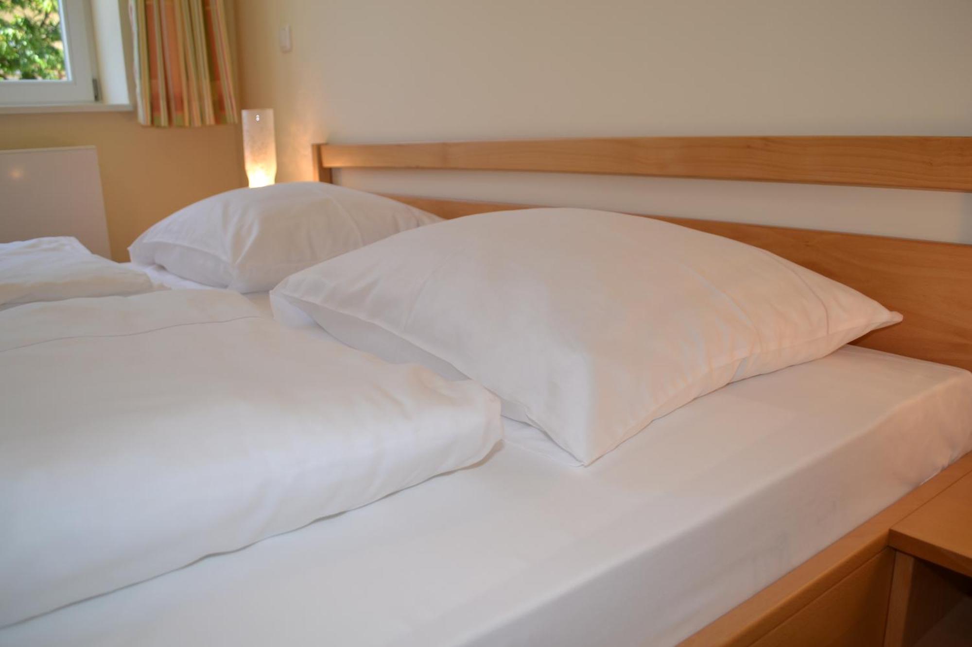 Haus Der Begegnung Heilig Geist Hotel Burghausen Bagian luar foto