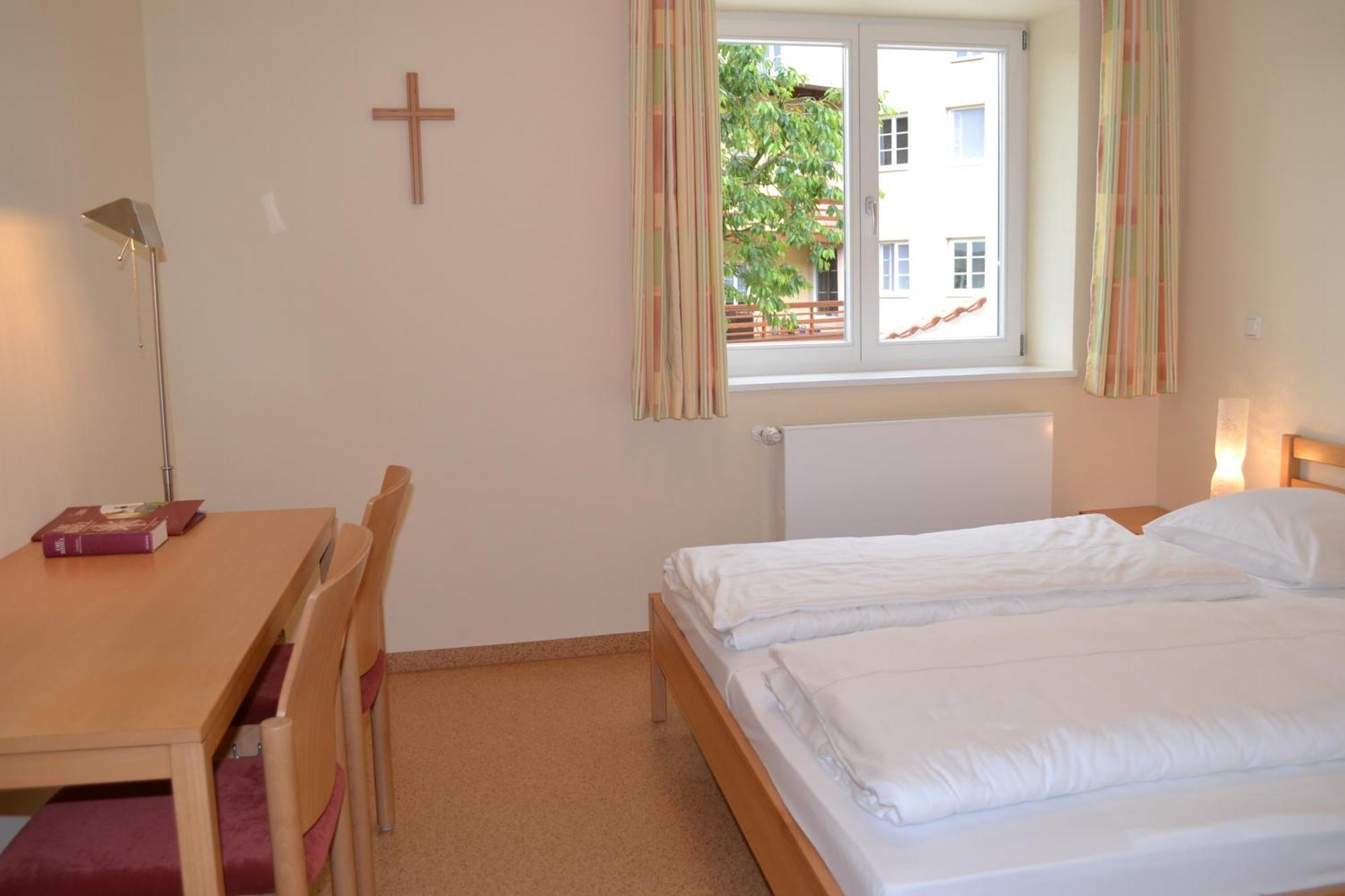 Haus Der Begegnung Heilig Geist Hotel Burghausen Bagian luar foto