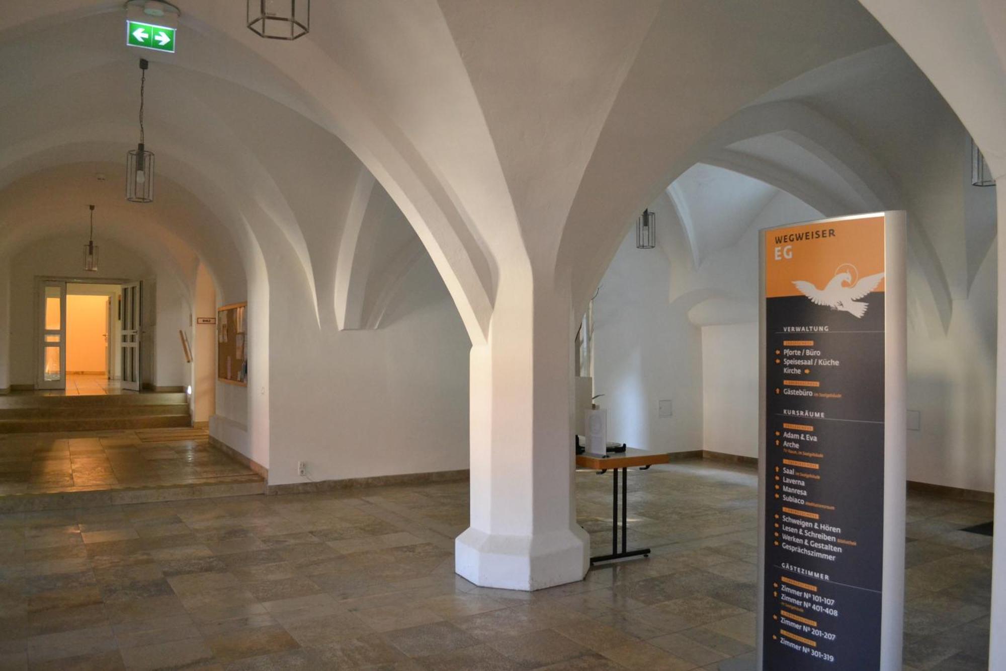 Haus Der Begegnung Heilig Geist Hotel Burghausen Bagian luar foto