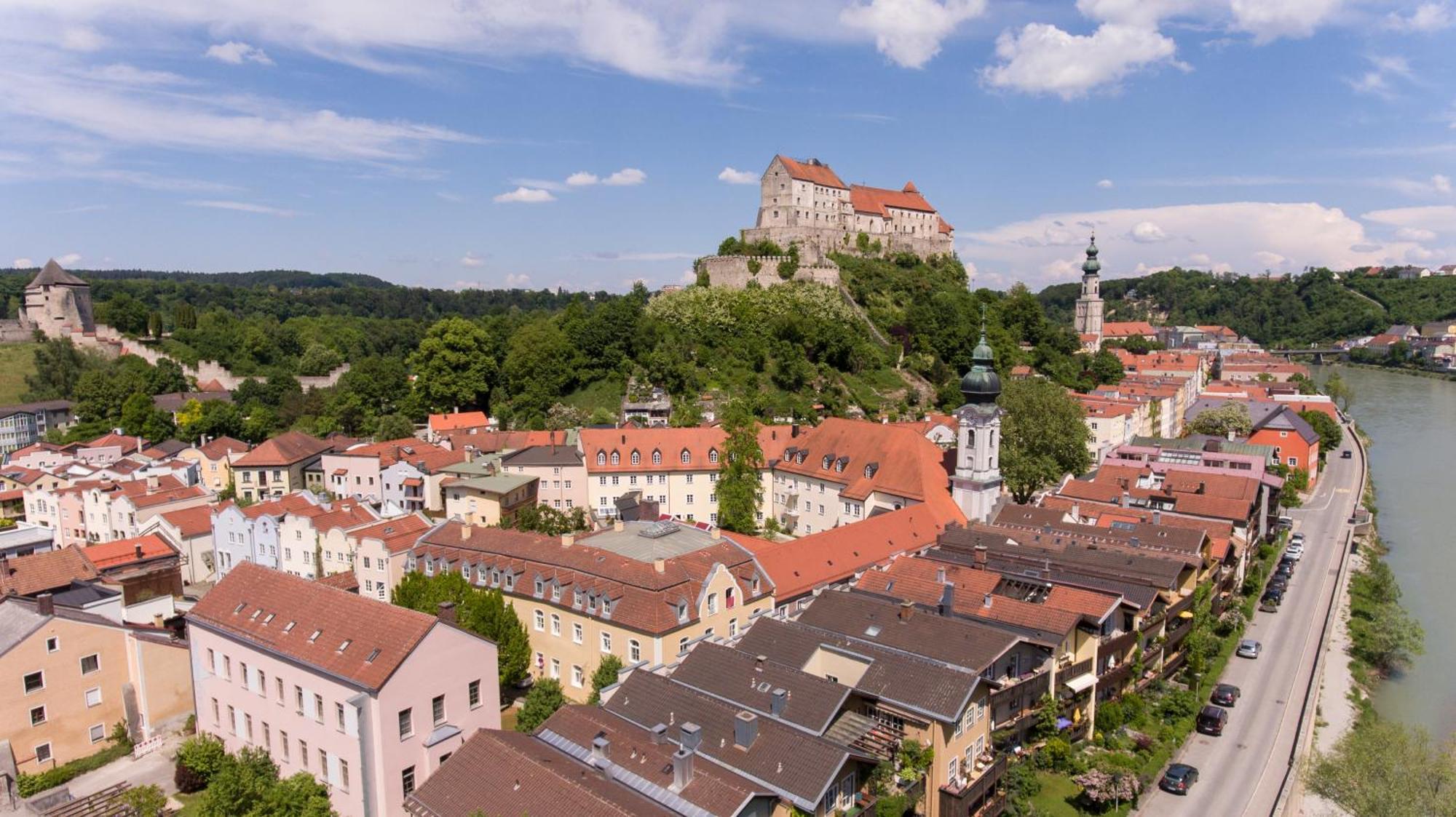 Haus Der Begegnung Heilig Geist Hotel Burghausen Bagian luar foto