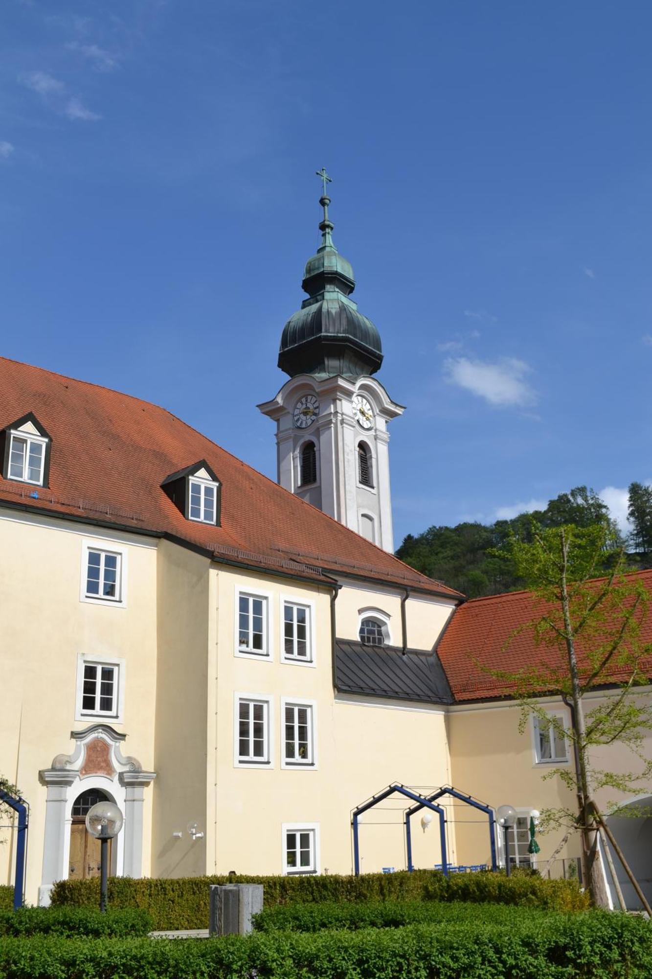 Haus Der Begegnung Heilig Geist Hotel Burghausen Bagian luar foto