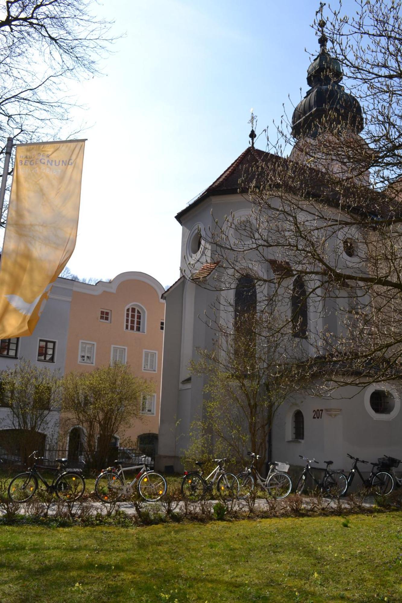Haus Der Begegnung Heilig Geist Hotel Burghausen Bagian luar foto