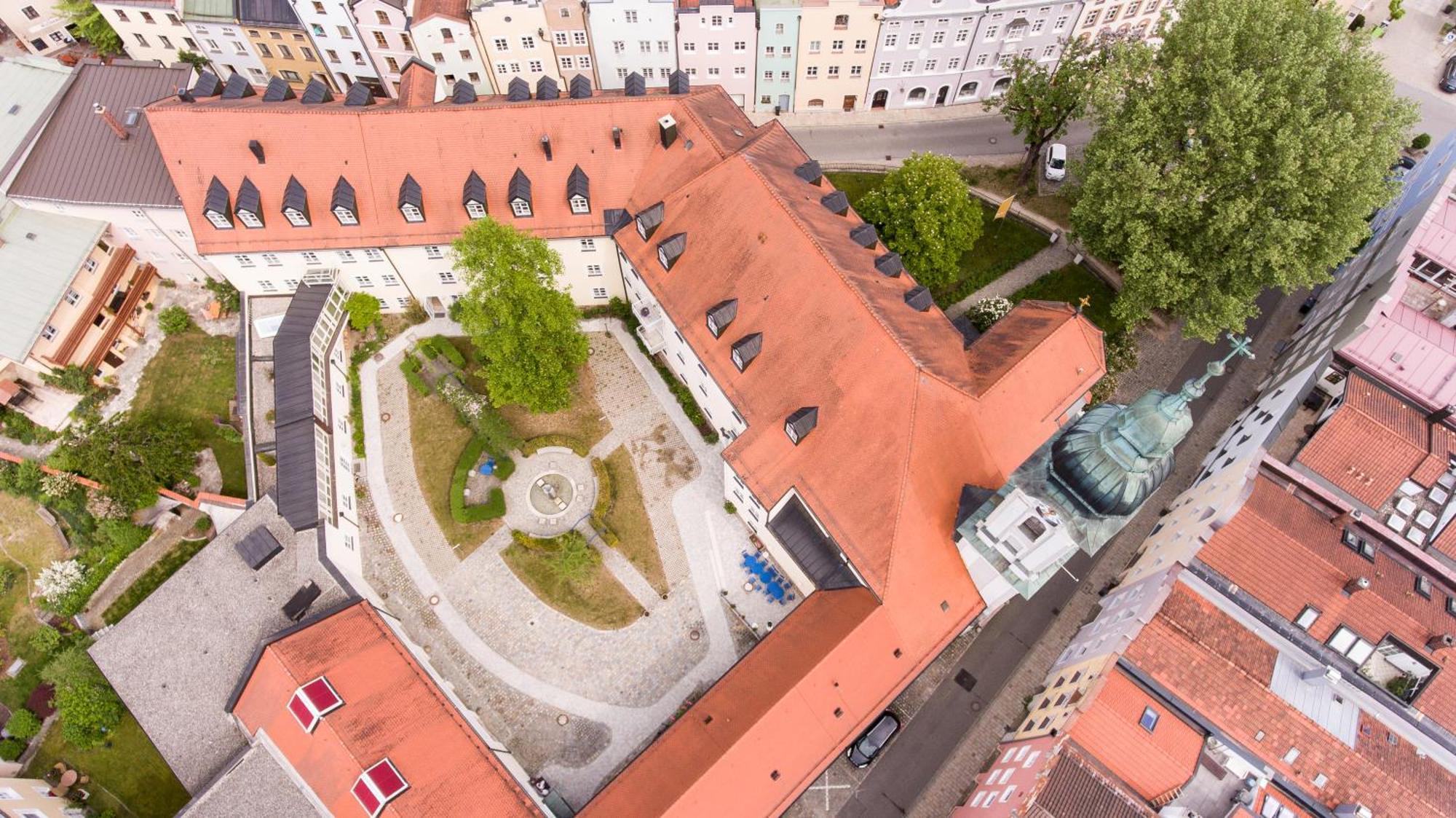 Haus Der Begegnung Heilig Geist Hotel Burghausen Bagian luar foto
